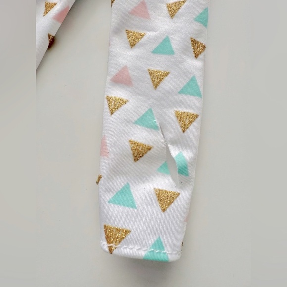 2 Glitter Girls Poseable Fashion Dolls and two additional outfits included - Picture 15 of 15